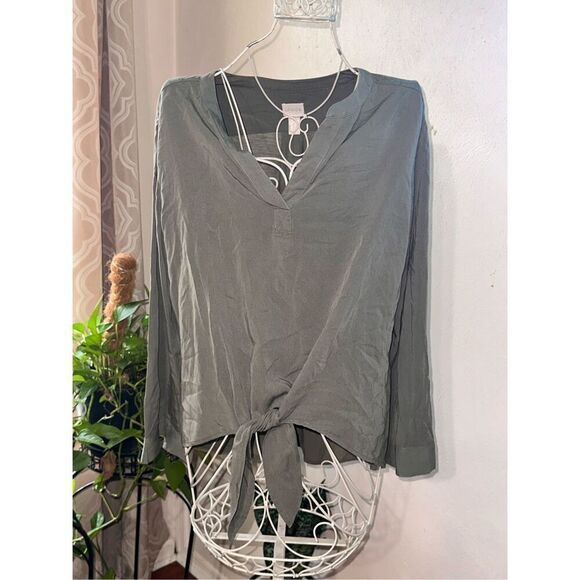 Beautiful WOMEN CHICO’S green tie up front BLOUSE W/CUT-OUT! CHICO SZ 2 (medium - Picture 1 of 6